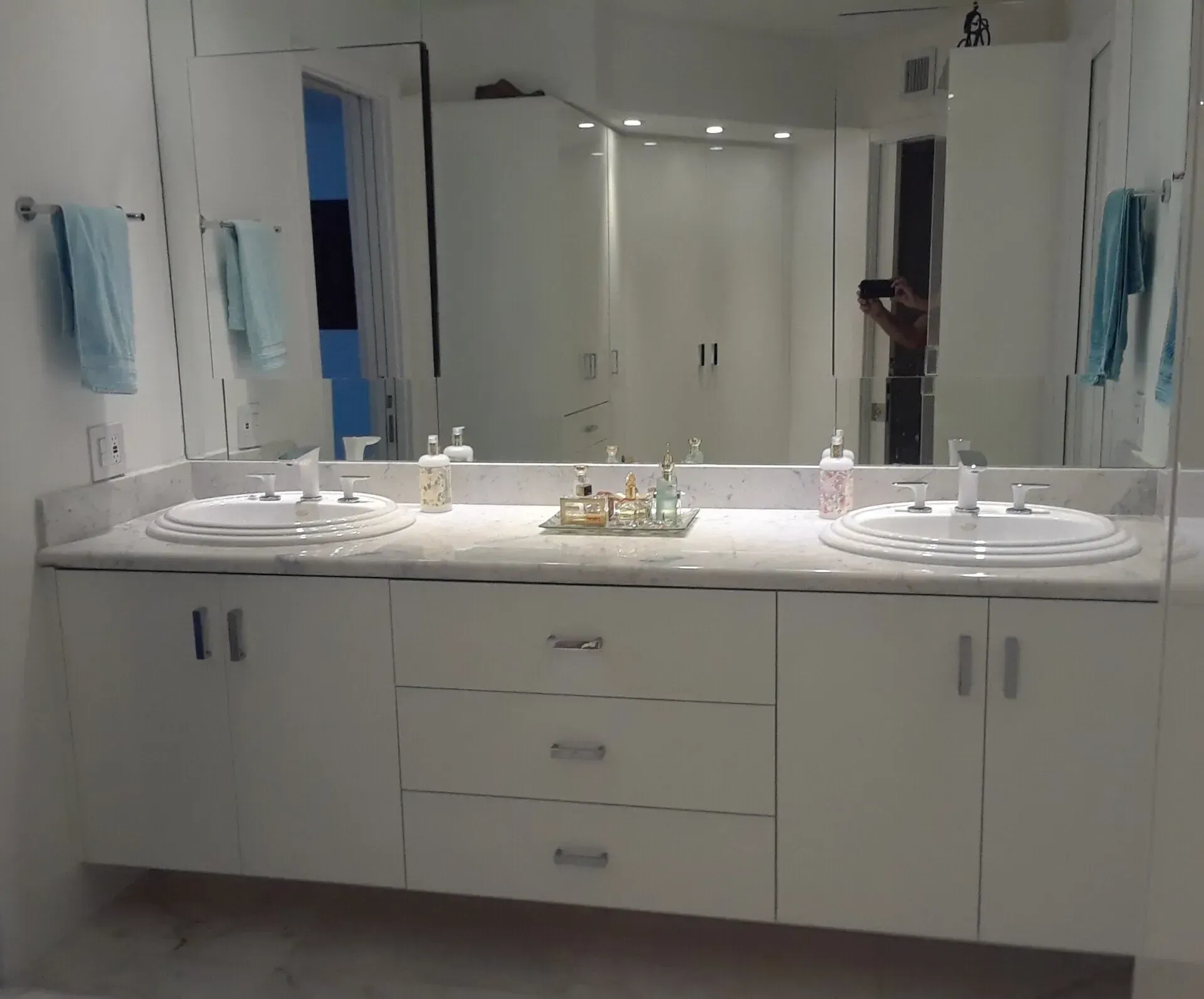 A double sink vanity with large mirror