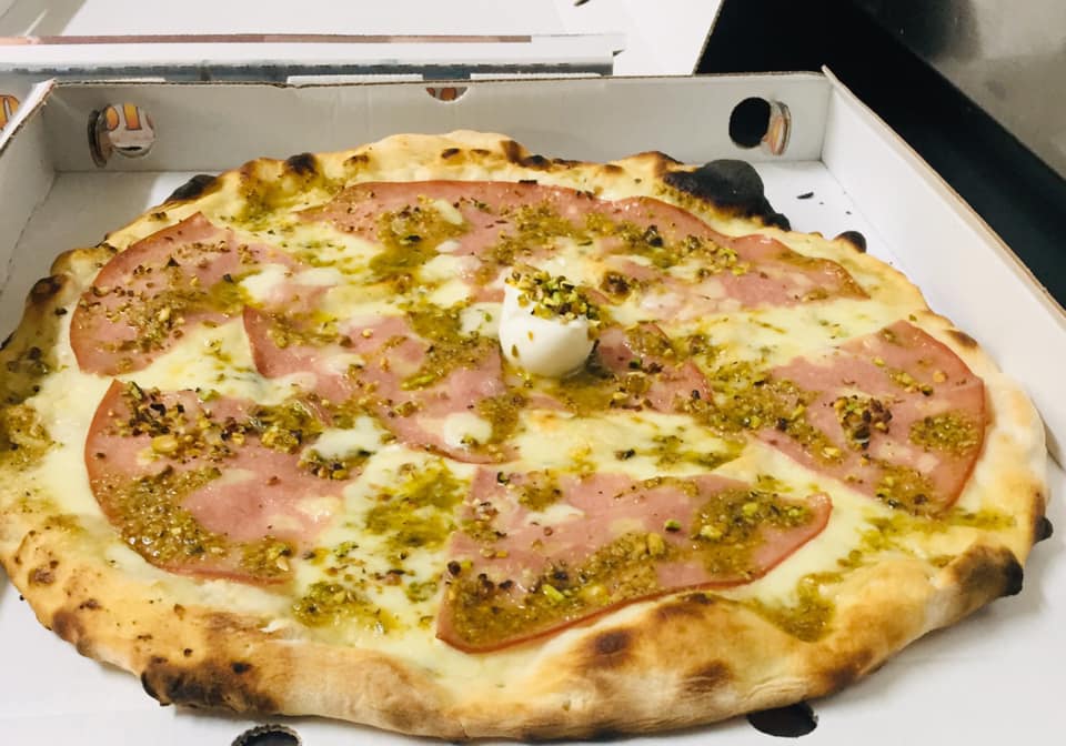 pizza mortadella e pistacchi