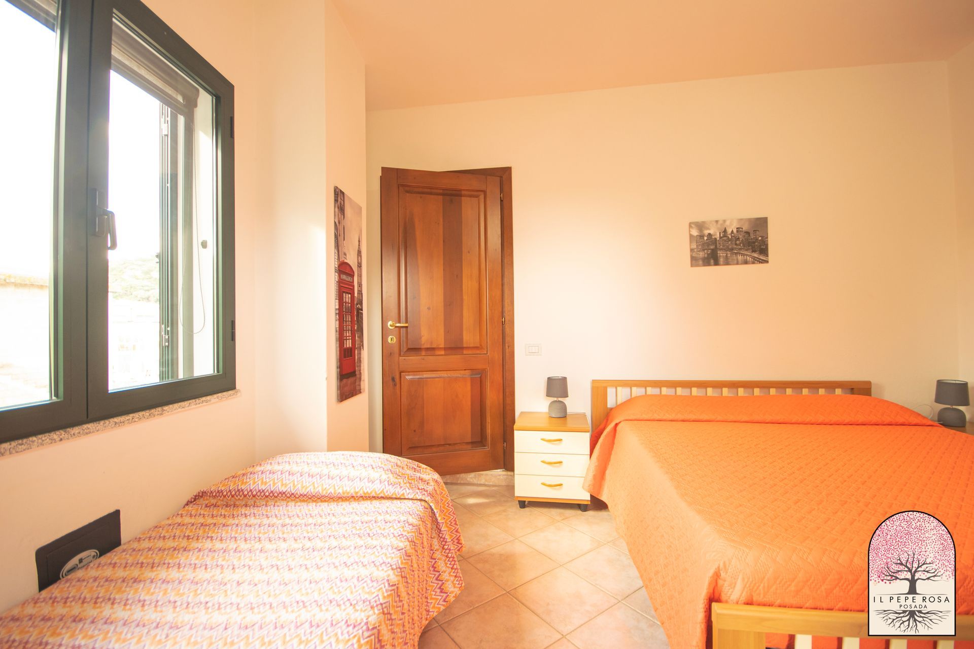 camera tripla del bed and breakfast a Posada, Nuoro, Sardegna