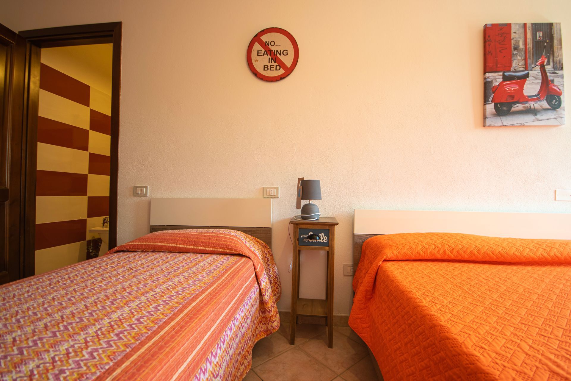 camera tripla del bed and breakfast a Posada, Nuoro, Sardegna