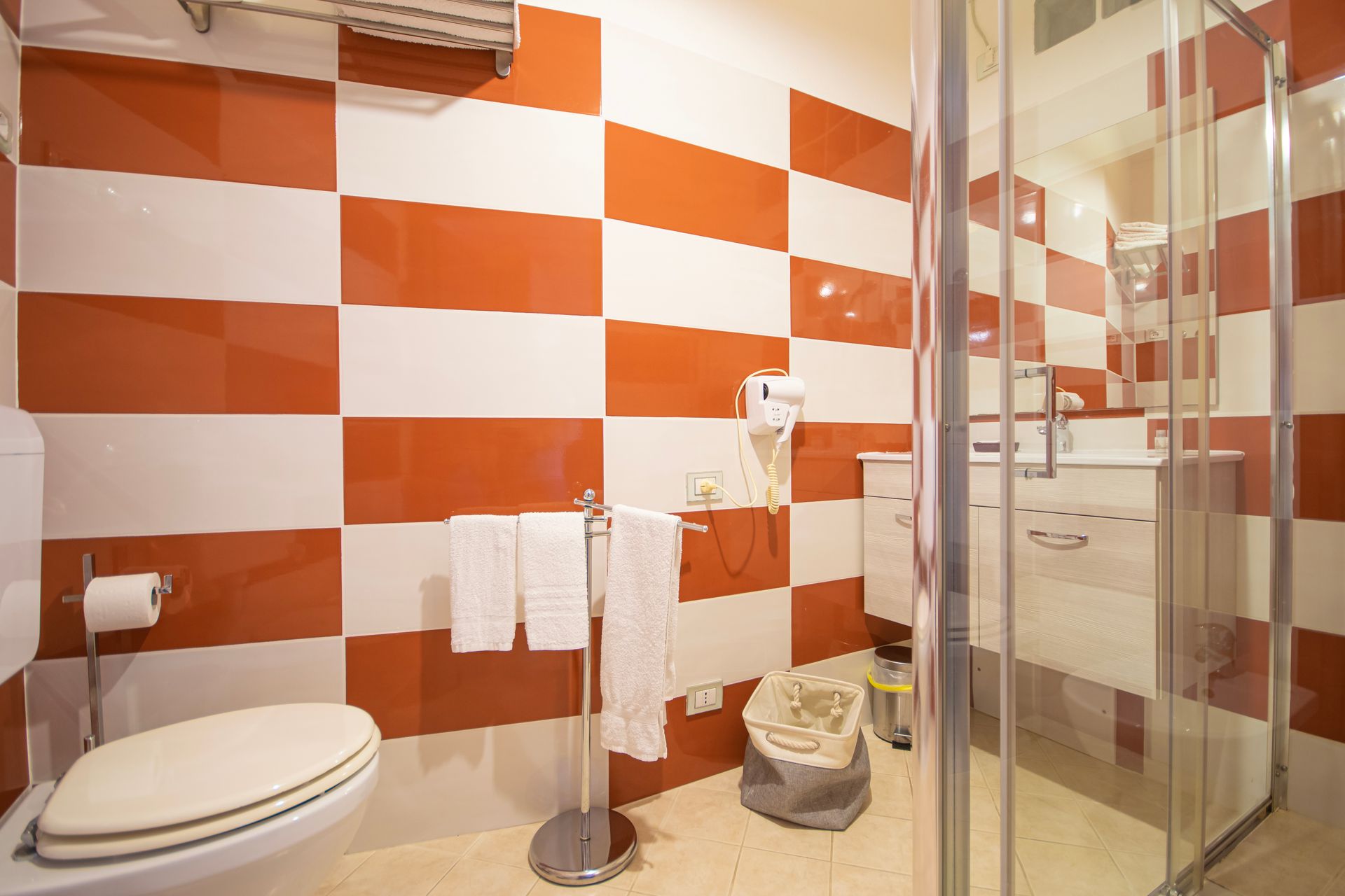 bagno di una camera della Pensione a Posada, Nuoro, Sardegna