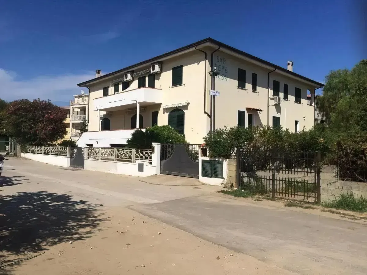 esterno bed and breakfast il Pepe Rosa a Posada, Nuoro, Sardegna