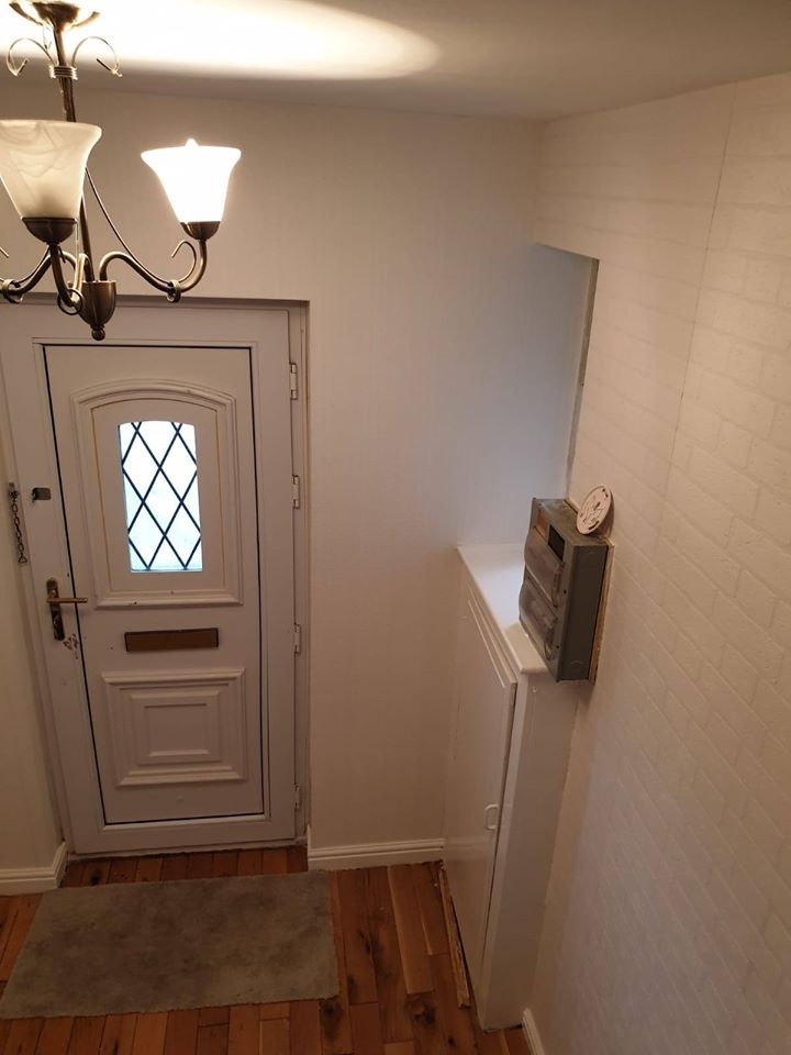 wallpaper by the door 2