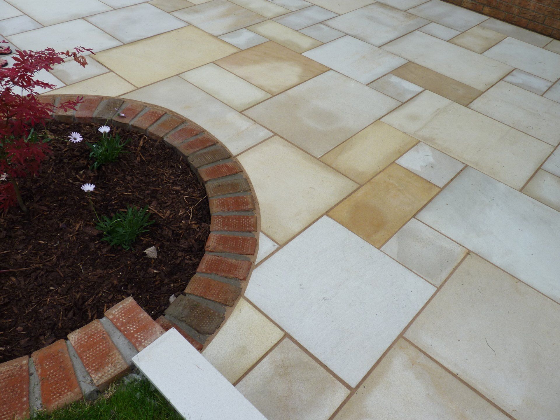 We provide stone paving services