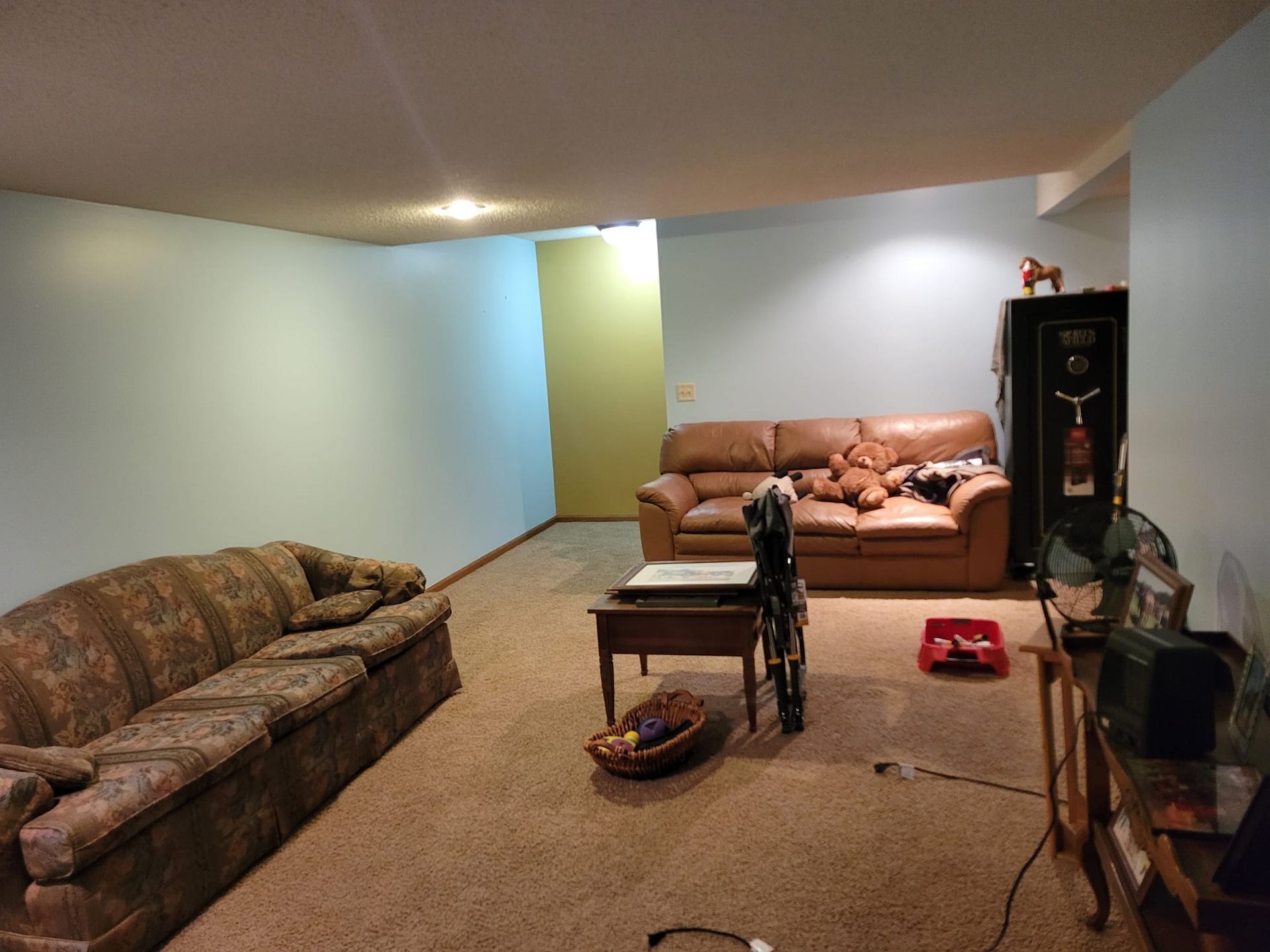 A Living Room Furnished With A Couch And A Table – Cottage Grove, MN - Minnesota Nice Painting