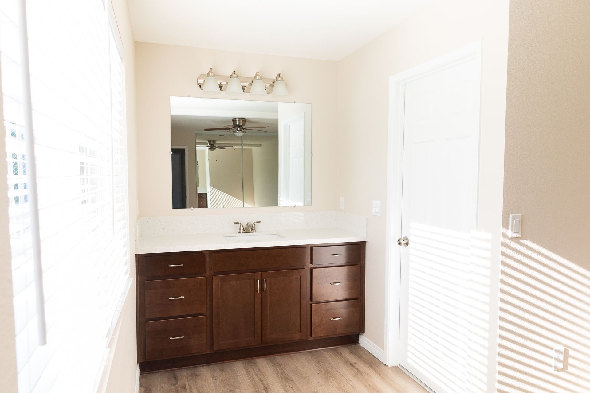 A bathroom with a sink and a mirror.