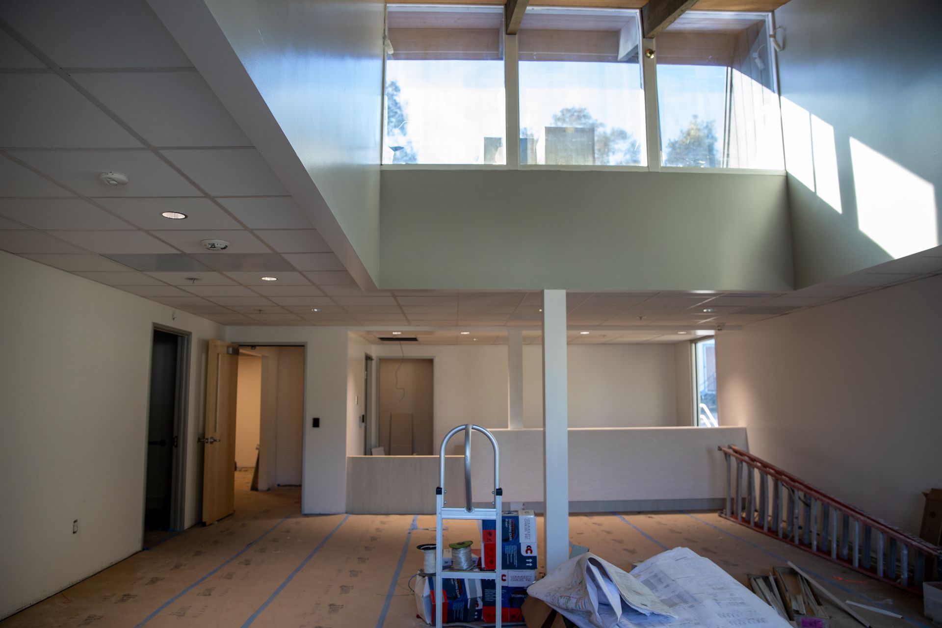 An empty room with a ladder in the middle of it