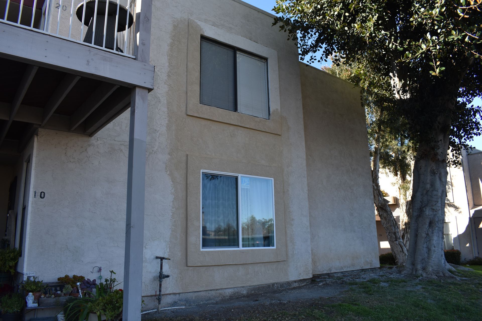 The number 10 is on the side of a building