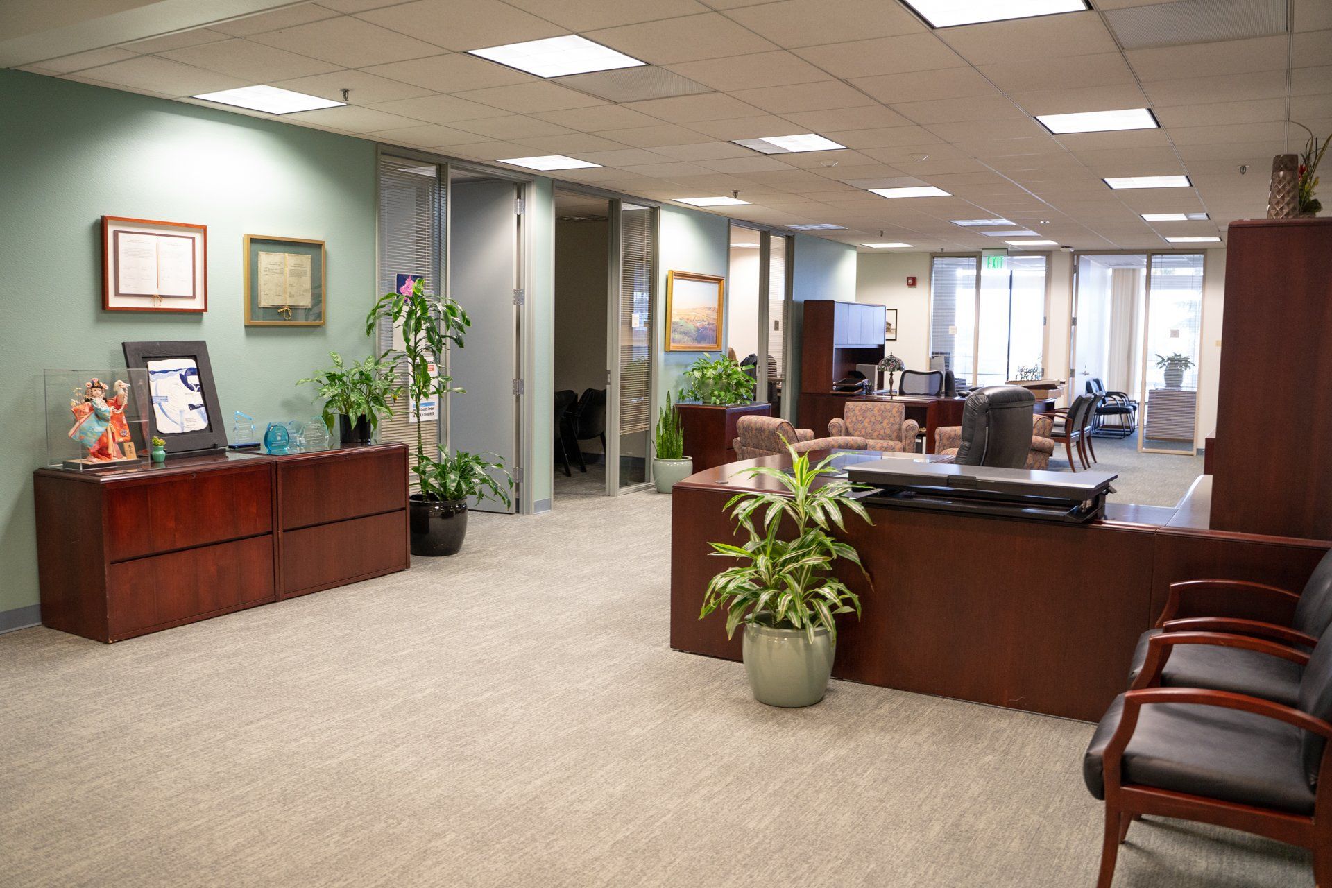 A large room with a desk and chairs in it
