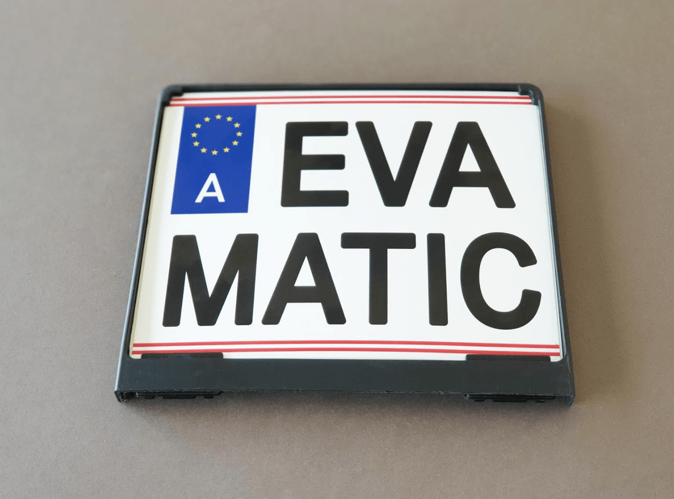 Ein Nummernschild mit der Aufschrift „eva matic“