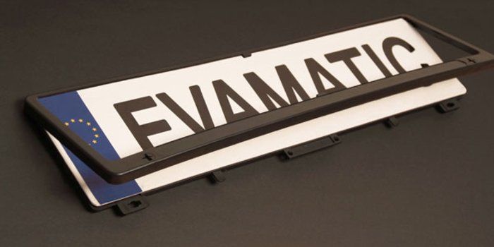 Ein Nummernschild mit dem Wort „evamatic“ darauf