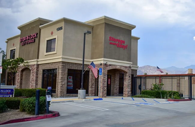 The front entrance to STOR-N-LOCK Self Storage in Redlands, California