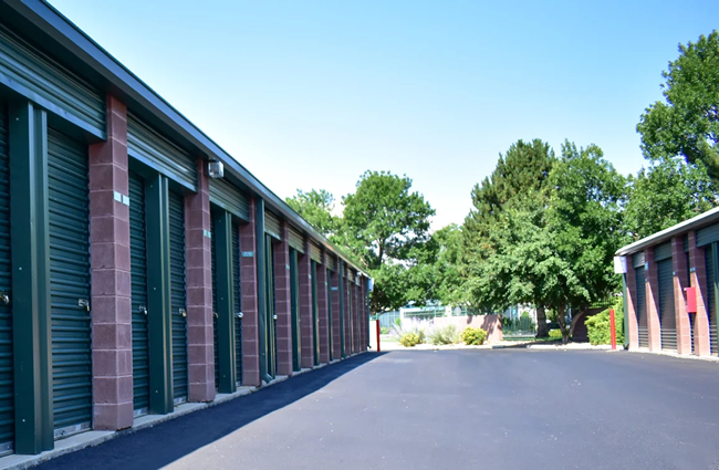 Self storage options at STOR-N-LOCK Self Storage in Thornton, Colorado