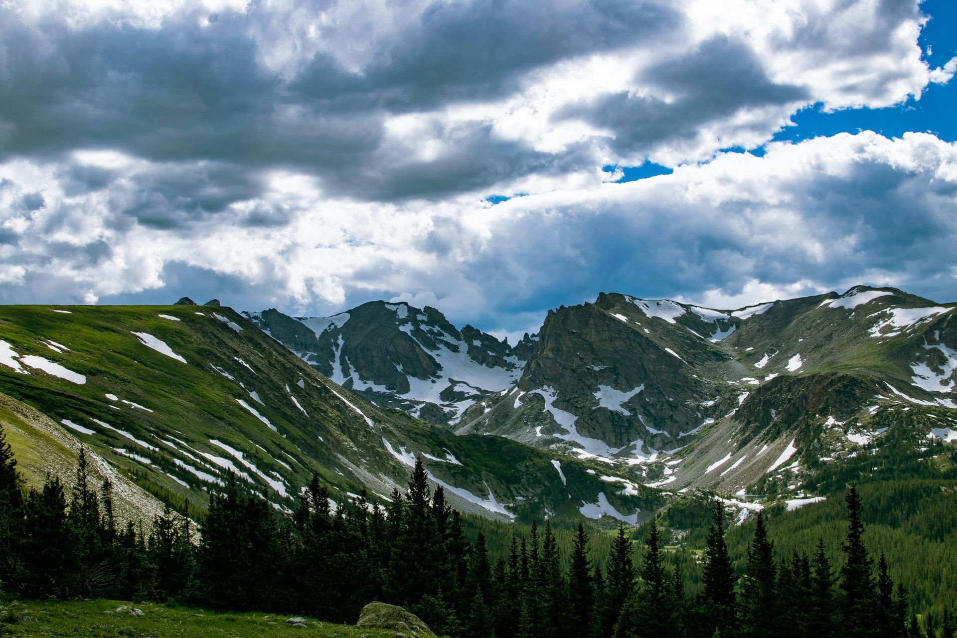 mountain range with snow in beautiful colorado