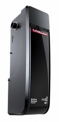 Un ouvre-porte de garage Liftmaster noir sur fond blanc.