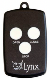 Une télécommande lynx noire avec trois boutons