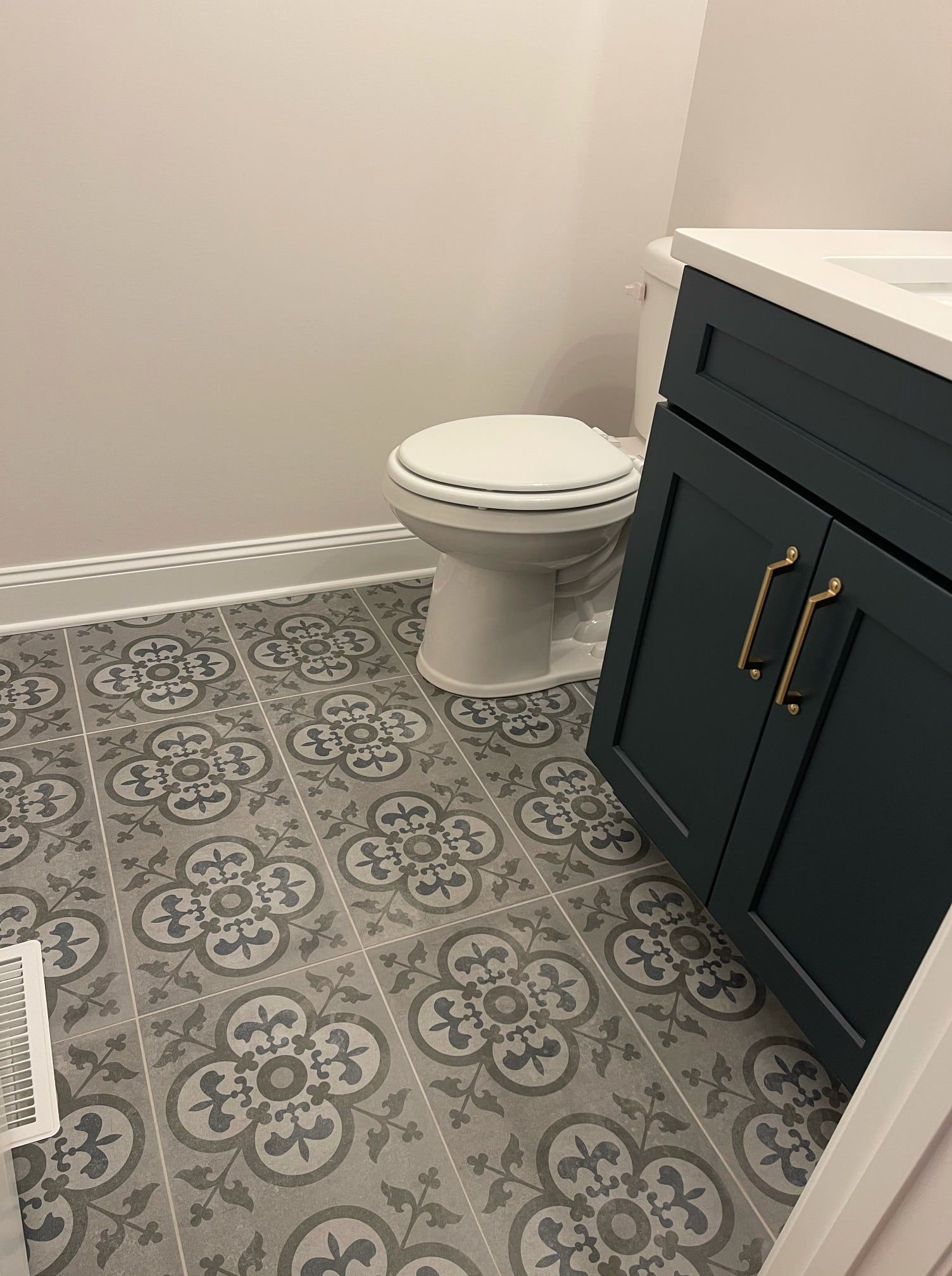 Elaborate bathroom tiling