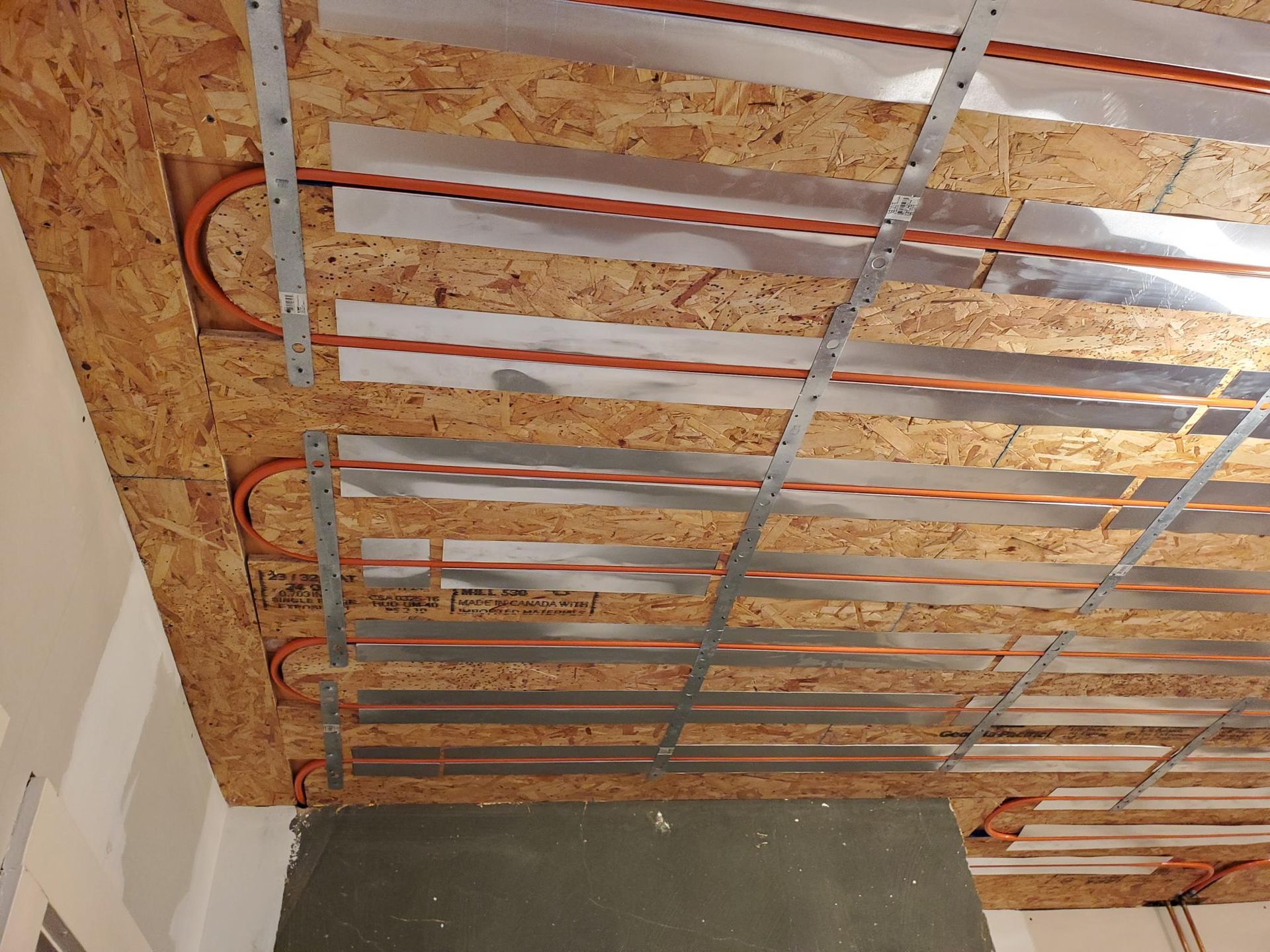 A ceiling with a lot of wires going through it