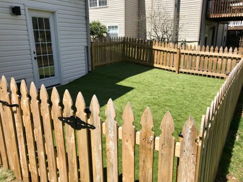 After Renovation Fence And Artificial Grass – Lexington, KY – Mow-Mow’s Family Landscaping