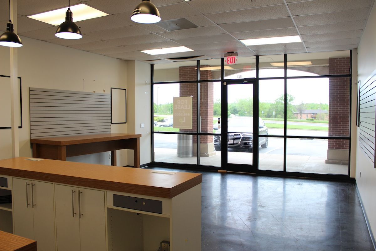 A Clean & Tidy Office Space for Rent in Columbia, MO. Rent Commercial Property Through Lindner.