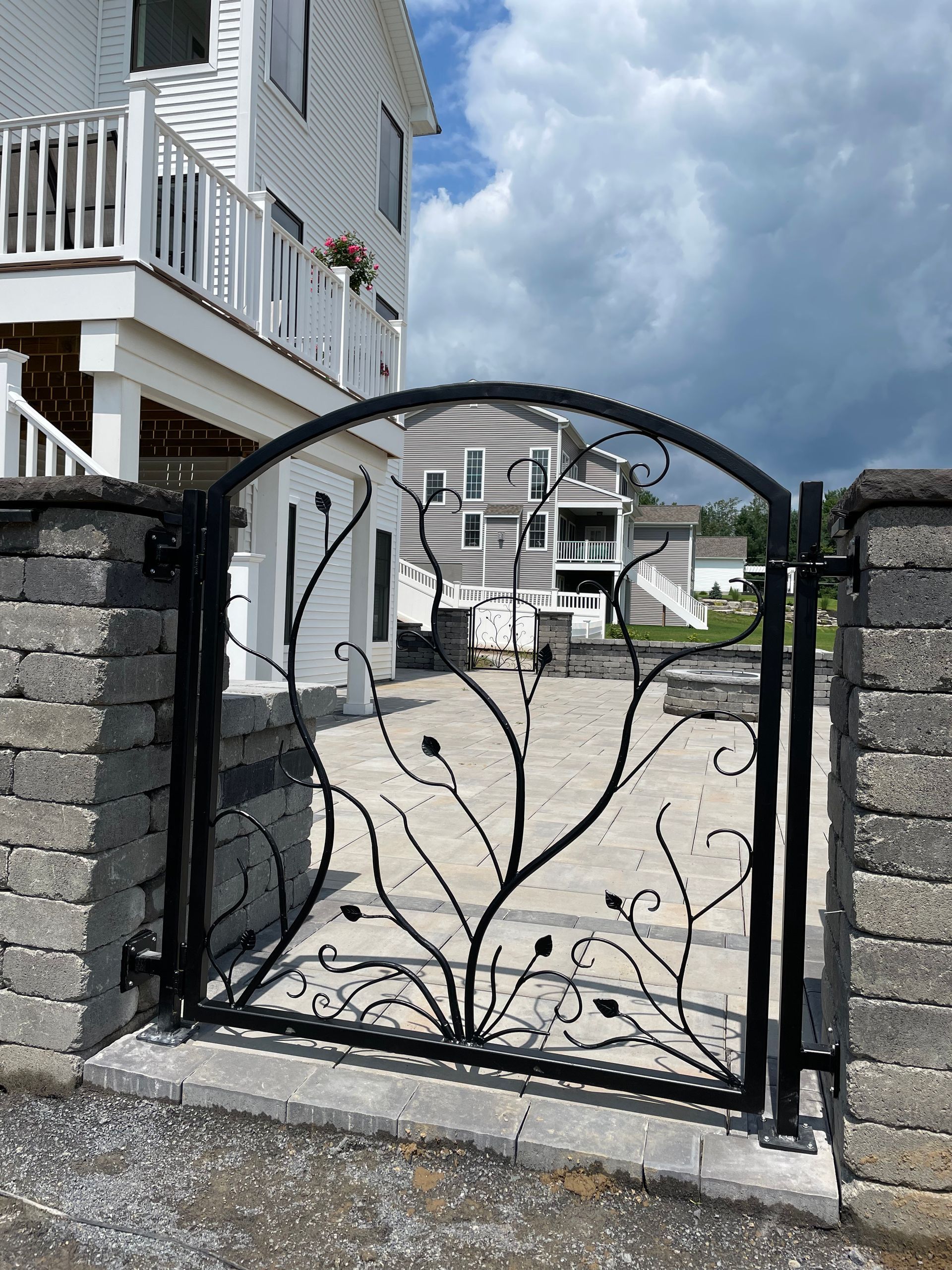 custom gate with metal branching design