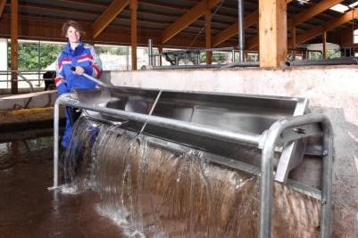 DeLaval tip tank ST250, floor mounted