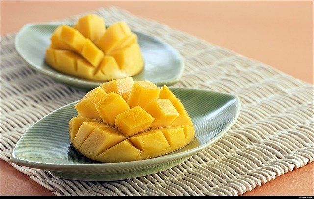 Trozos de mango cortados