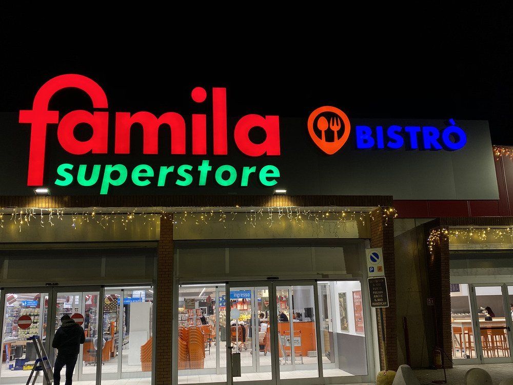 Famila superstore