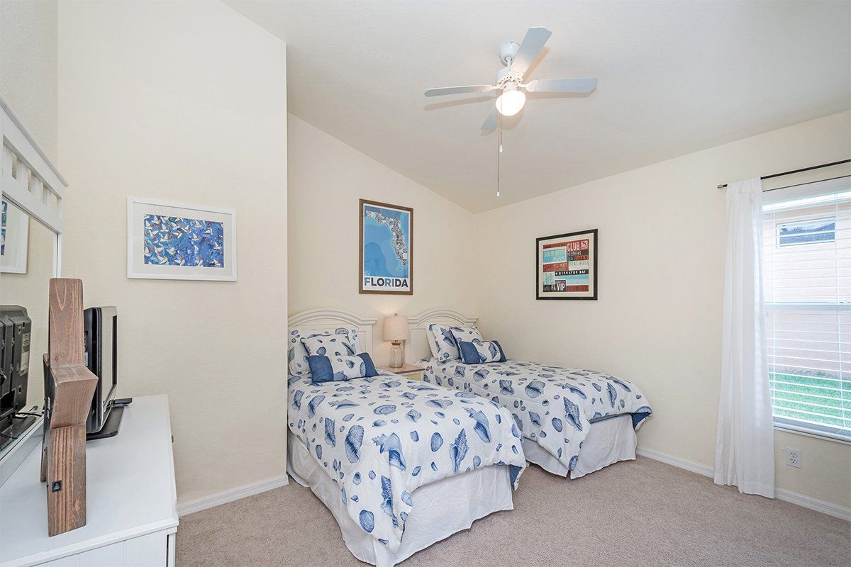 Twin bedroom at Naples Lake View, Briarwood, Florida
