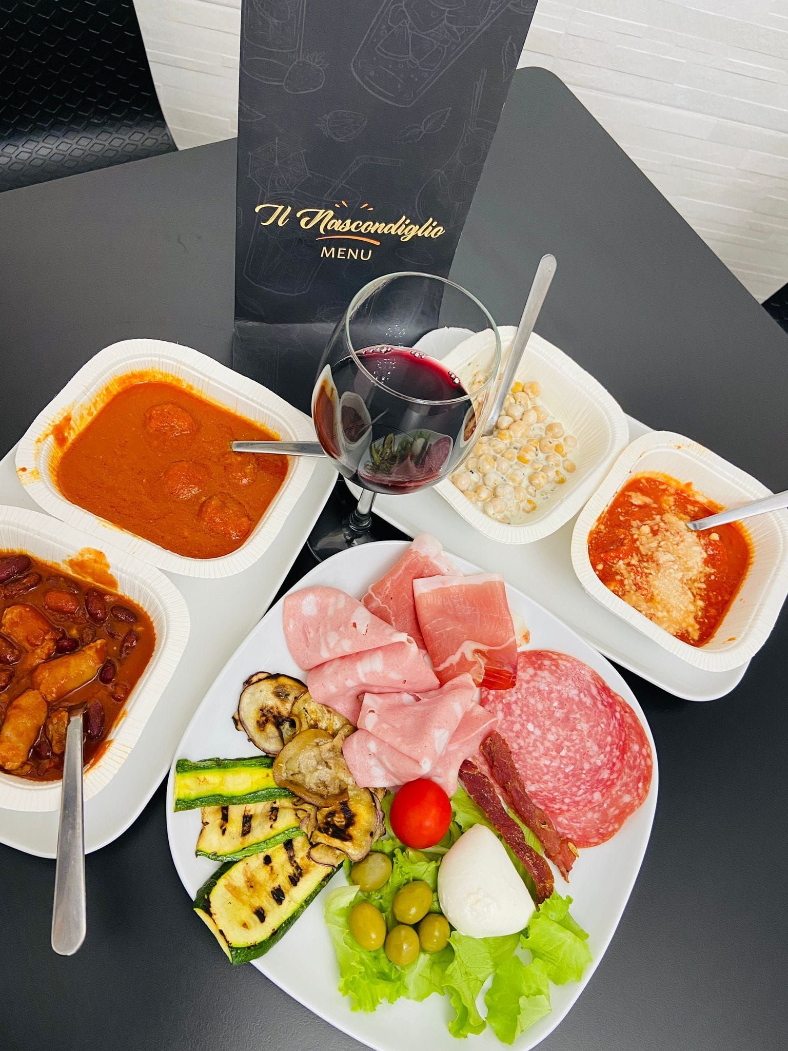 menù completo con primo, secondo, contorno