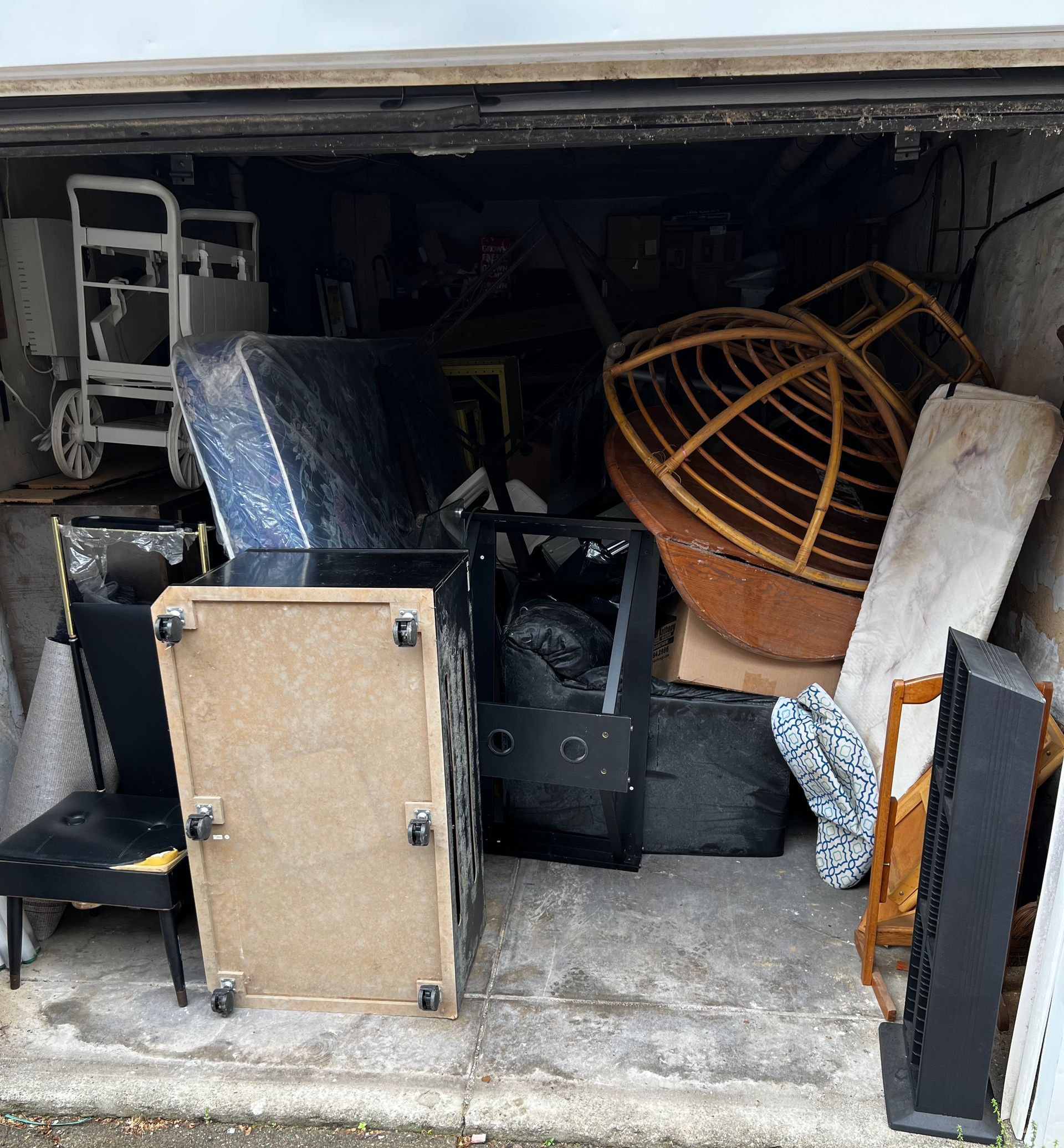 Garage cleanout job in Philadelphia before photos