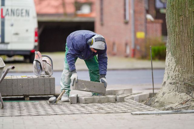 Pflaster- und Erdarbeiten – Unterbau und Randsteine für Wege
