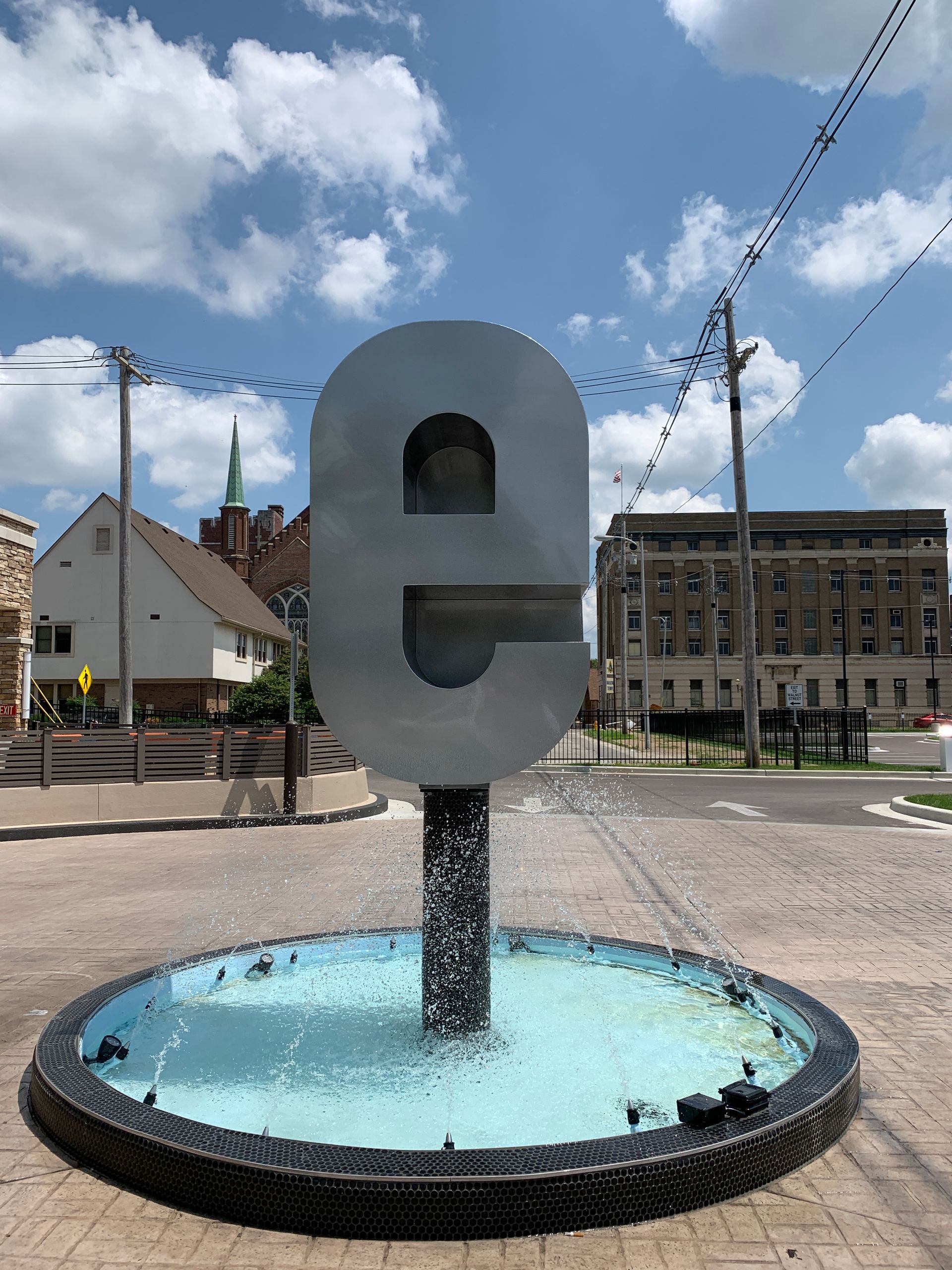 A fountain in the shape of the letter e