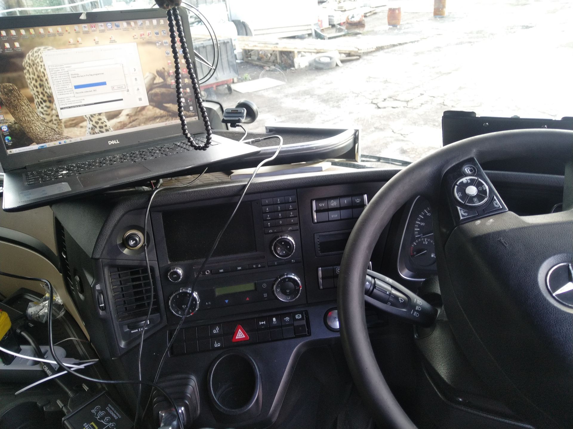 ACTROS key programming