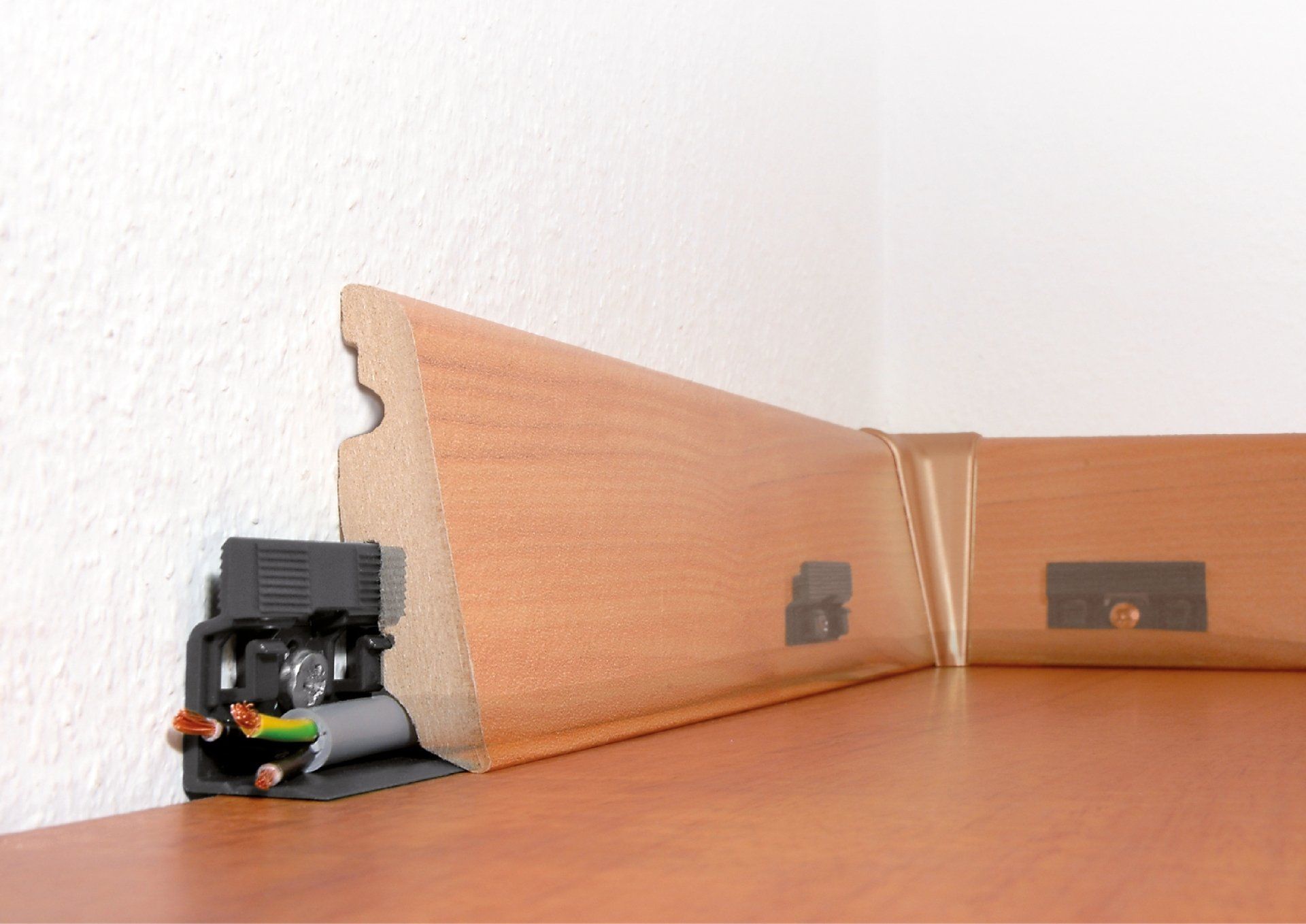 FN SMELLUFESTING FYRIR GÓLFL