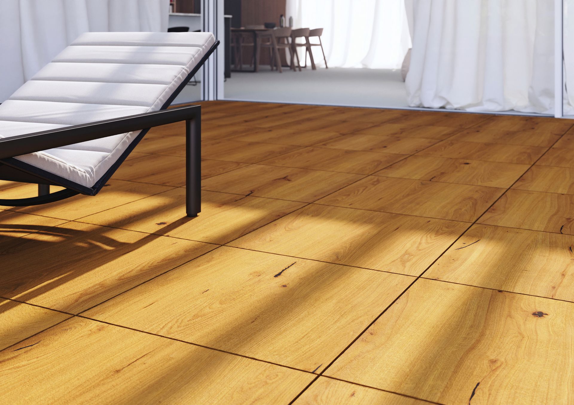 Stóll situr á viðargólfi í herbergi.