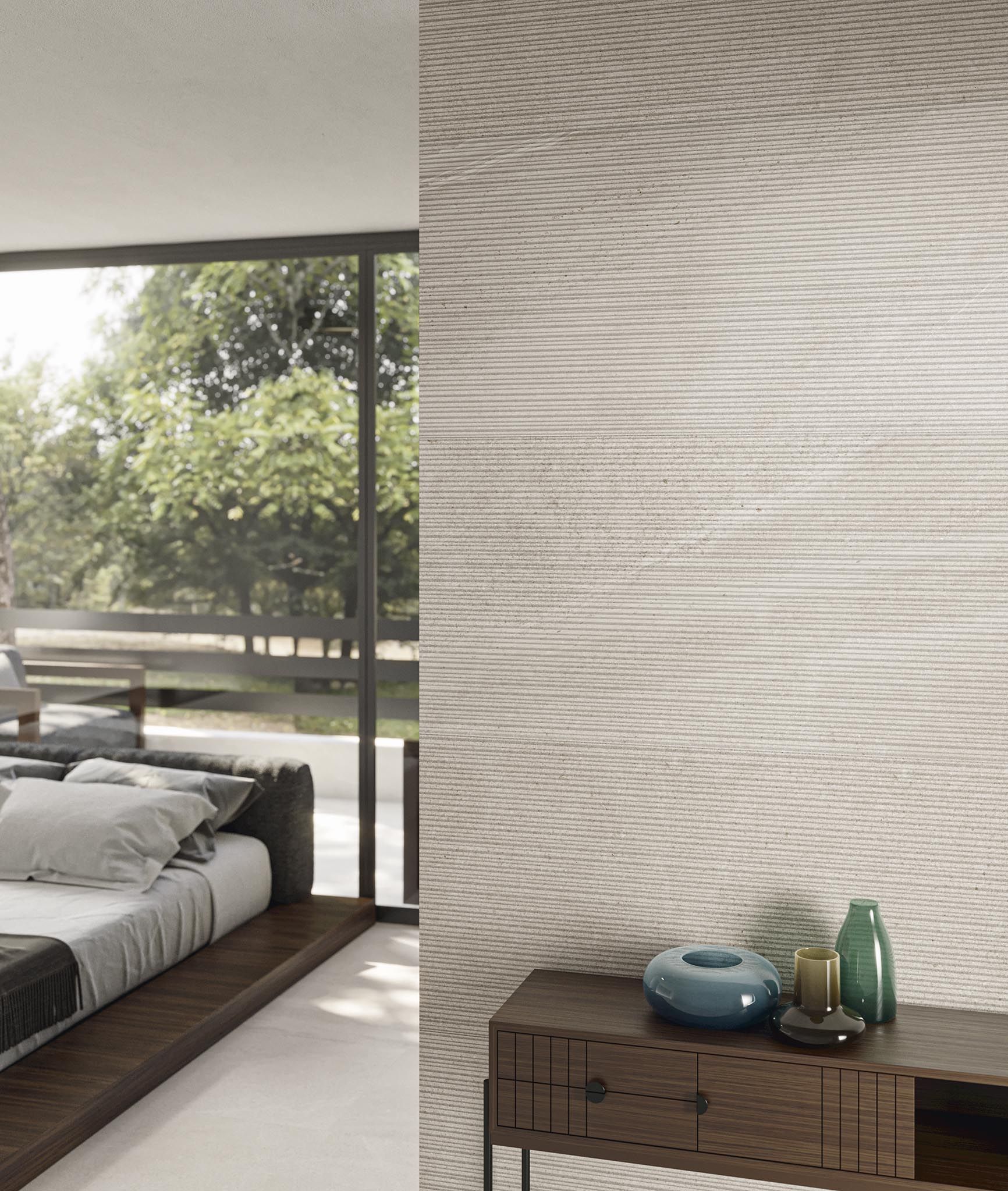 Svefnherbergi með rúmi og borð með vösum á