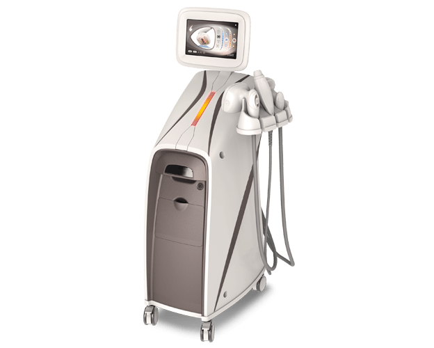 Apparecchio medico estetico di colore bianco con monitor touchscreen e tre applicatori manuali su base con ruote.