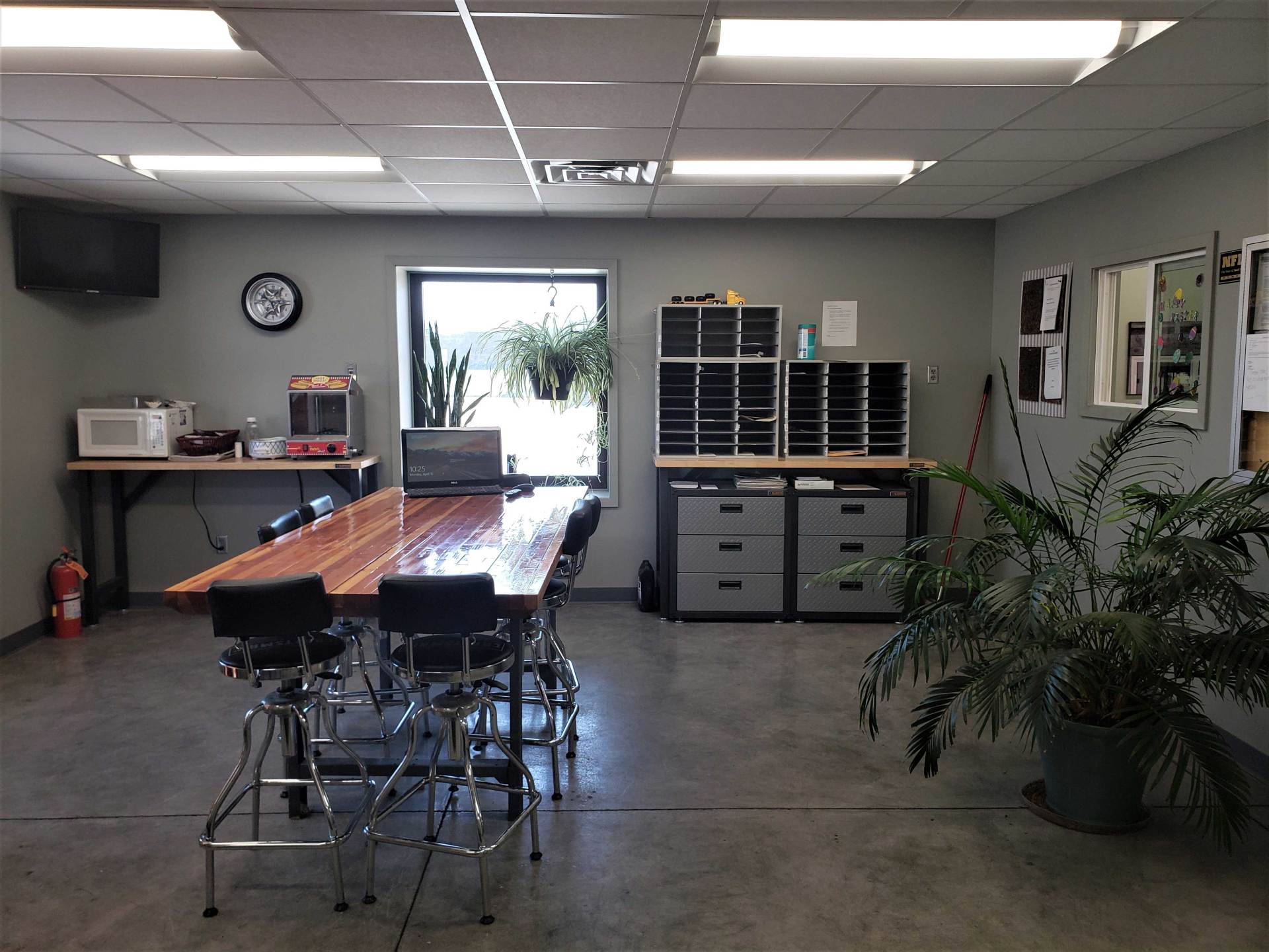 Driver Jobs — Dinning Table with Stools in La Vista, Nebraska