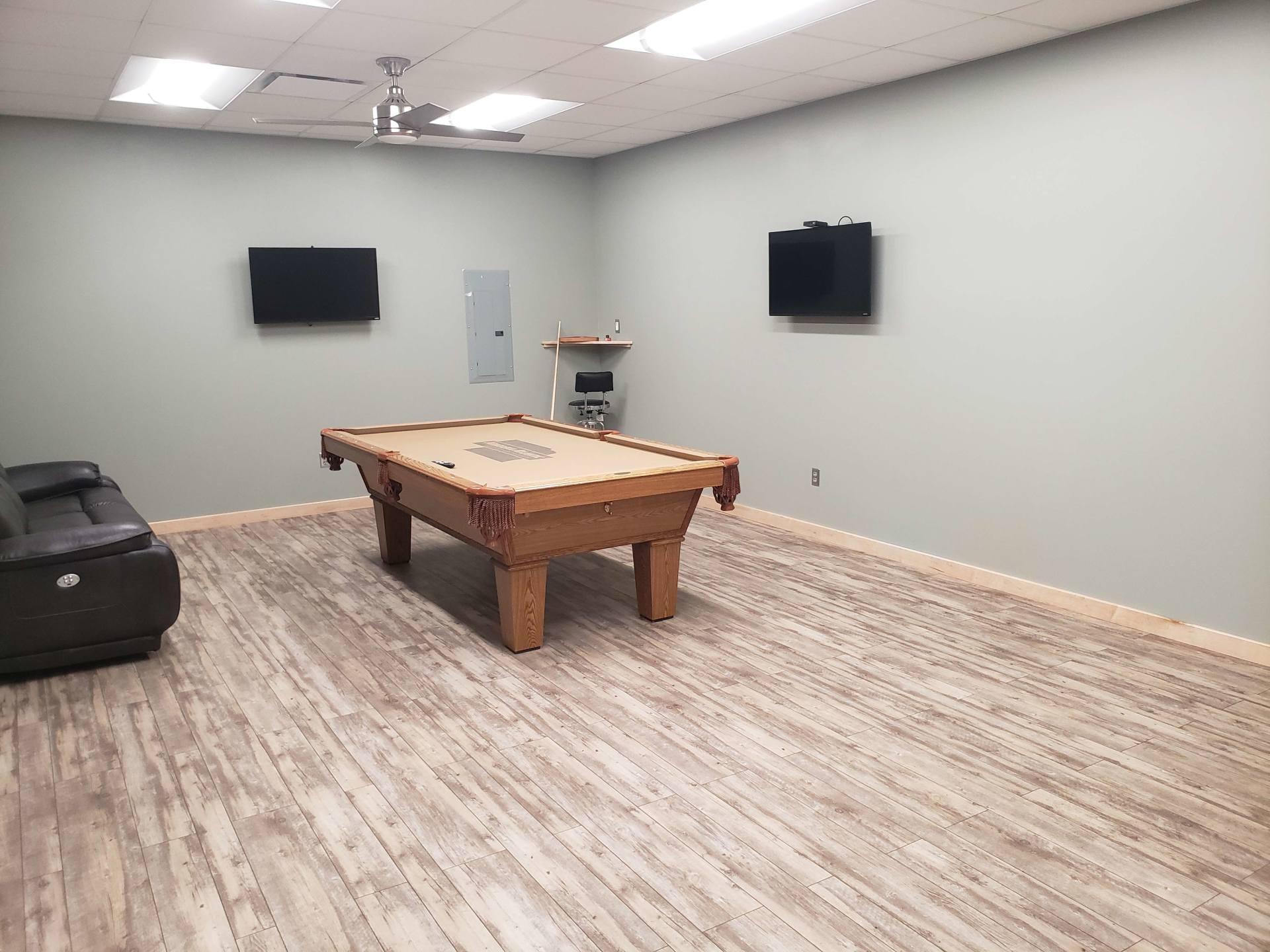 Truck Driver Jobs — Lounge with Television and Pool Table in La Vista, Nebraska