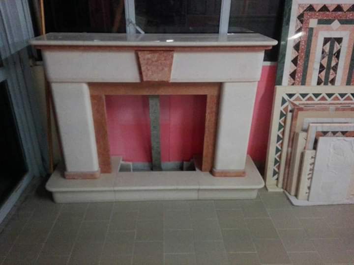 camino rivestito in marmo