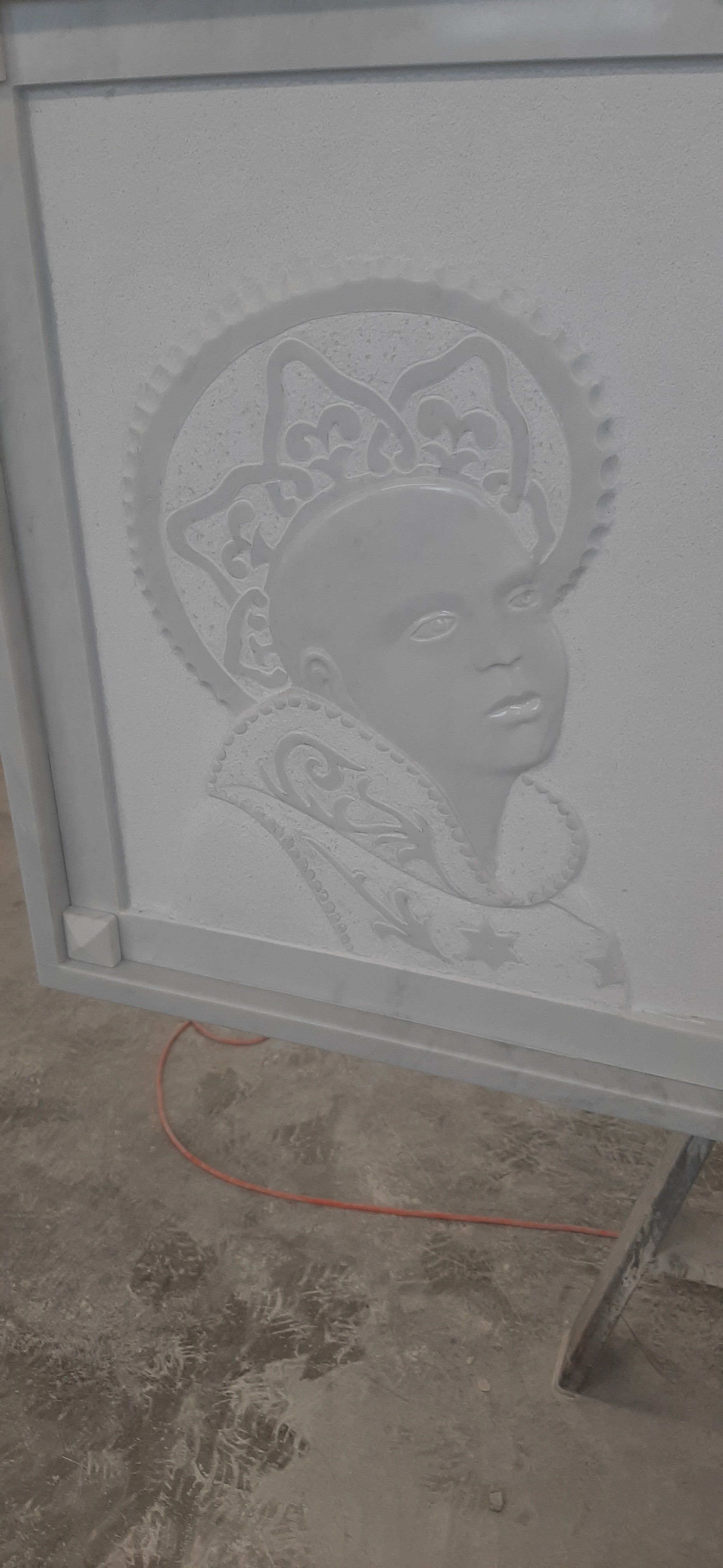 lapide con immagine votiva