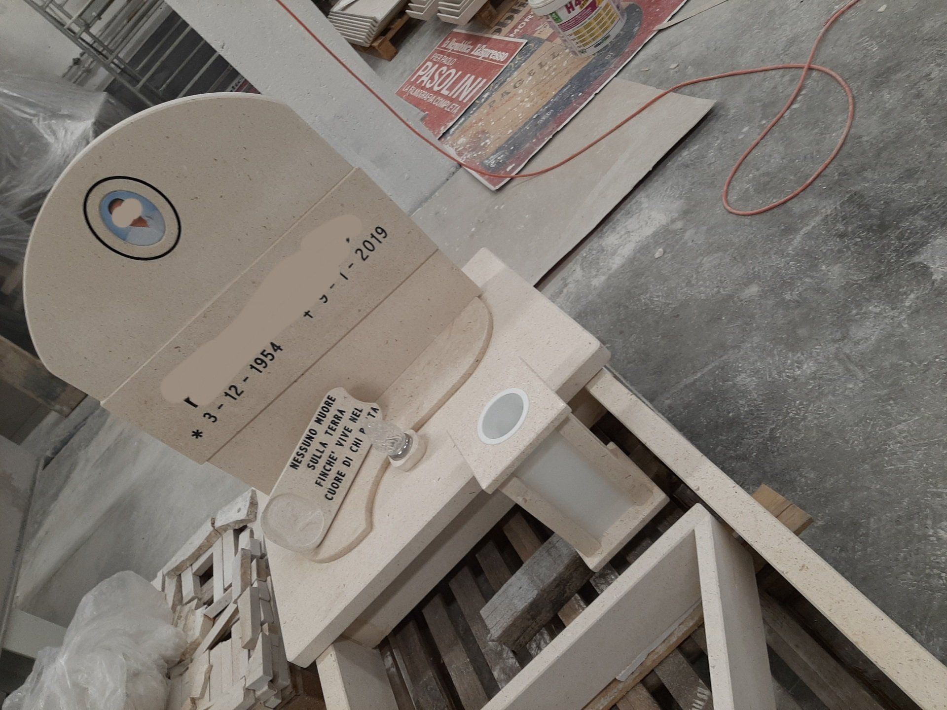 realizzazione lapide in marmo