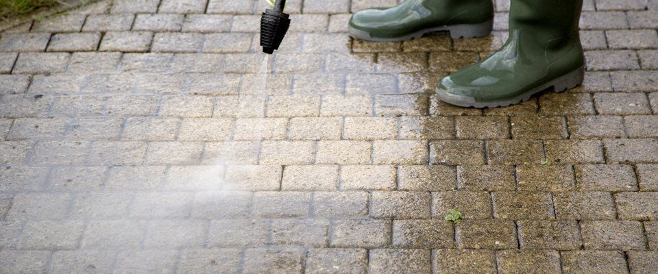High-powered pressure washing services 2
