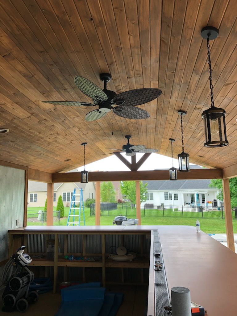 A ceiling fan is hanging from the ceiling of a room.