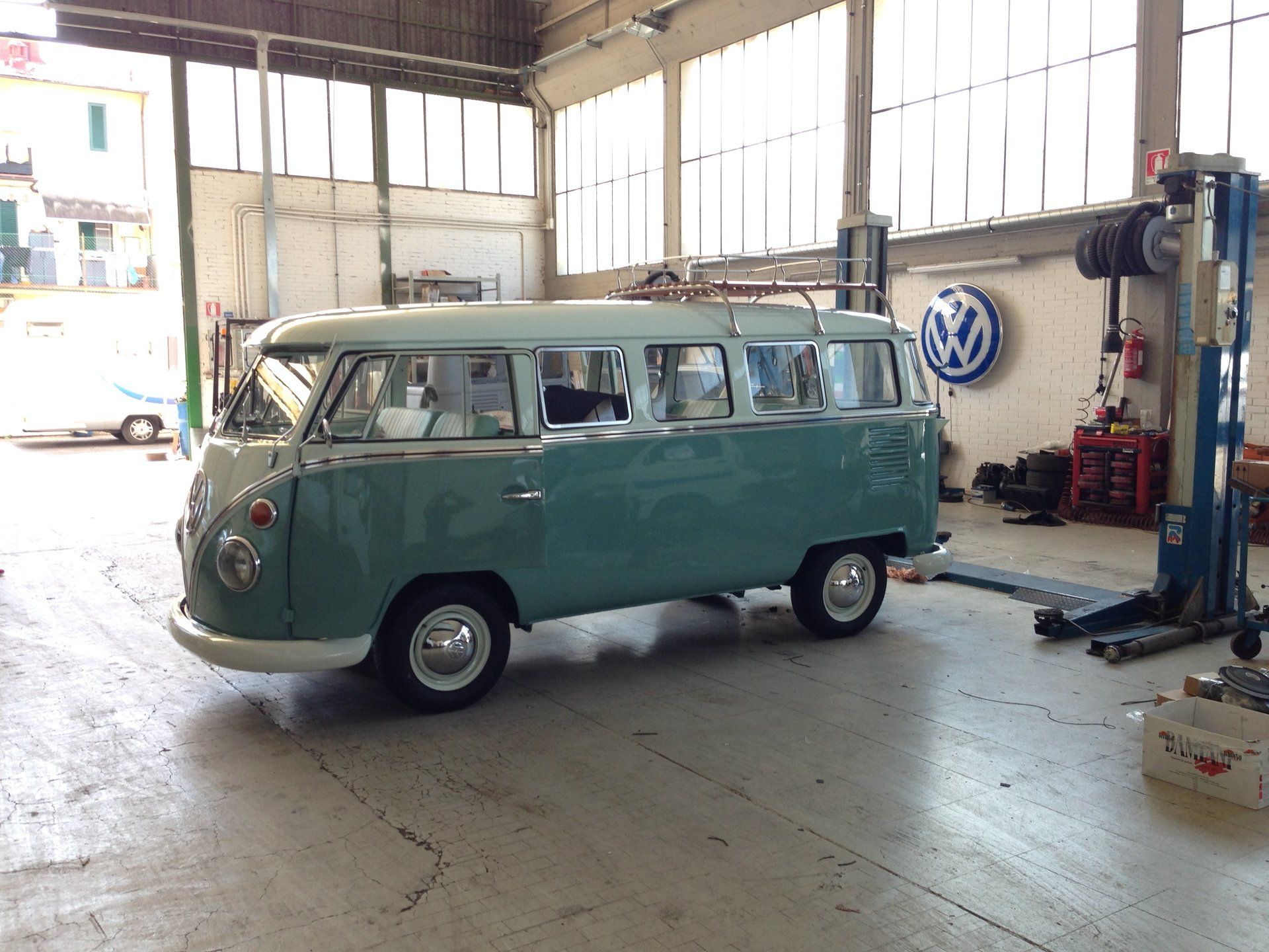 pulmino wolkswagen azzurro