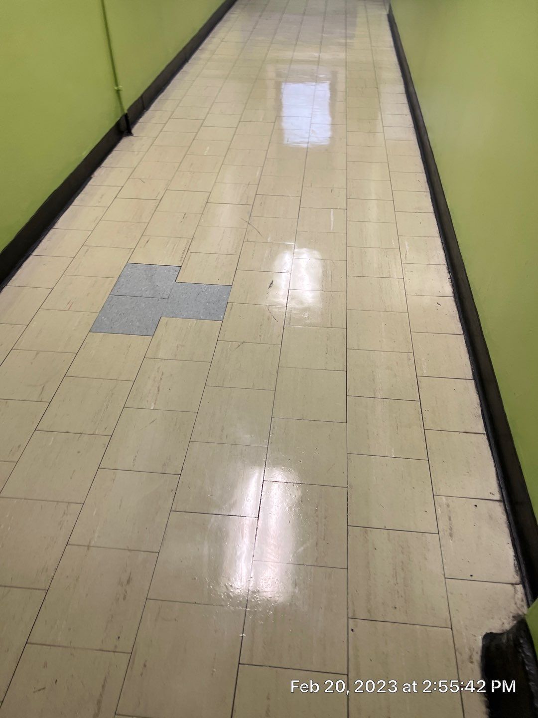 A hallway with a blue square in the middle of it