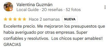 Reseña de Valentina Guzmán, guía local, elogiando los excelentes precios, la confiabilidad y el servicio amable.