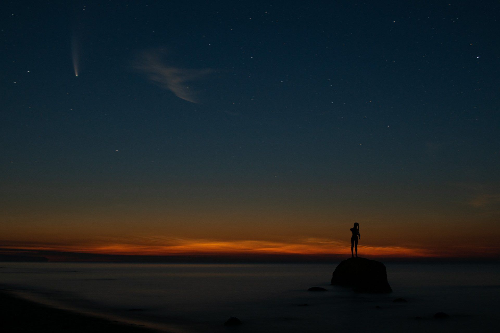 Rügen, Mecklenburg Vorpommern, Sellin, Skulptur, Kaysa, Nacht, Himmel, Sterne, Komet, Neowize, Langzeitbelichtung,Ostsee, Strand, Wasser