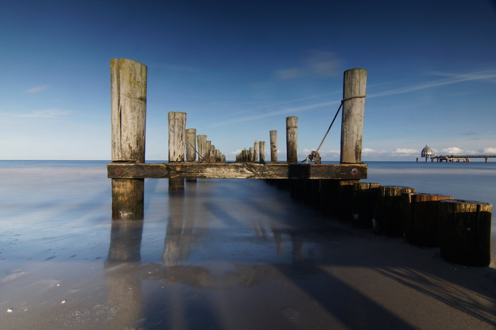 Seebrücke, Tauchgondel, Morgenlicht, Sonnenaufgang, Sandstrand, Strand, Ostseeküste, Wolken, Zingst , Ostsee, Mecklenburg-Vorpommern, Vorpommern, Buhnen